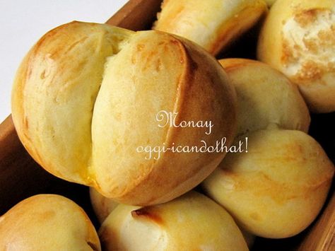 Monay Filipino Bread Recipe, Pandesal Recipe, Filipino Food Dessert, Egg Bread, Star Bread, Pinoy Recipes, Philippines Food, Best Bread Recipe, Filipino Desserts