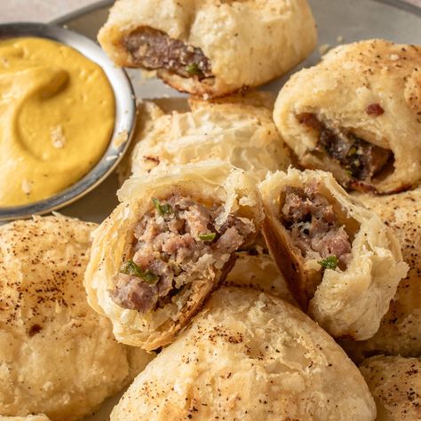 Keep reading for how to make authentic Australian sausage rolls, which make for a fantastic appetizer for your next dinner party. Sausage Rolls Recipe Australian, Australian Sausage Rolls Recipes, Aussie Sausage Rolls, Australian Appetizers, Australian Sausage Rolls, Office Potluck Recipes, Easy Puff Pastry Recipes, Easy Potluck Ideas, Pickled Chicken