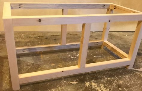 Add middle divider to the diy storage chest frame Diy Storage Chest, Diy Wood Chest, Diy Storage Trunk, Toy Box Plans, Chests Diy, Diy Storage Bench, Diy Storage Boxes, Storage Trunk, Blanket Diy