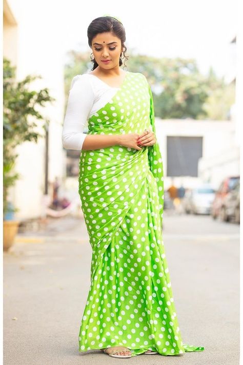 In a beautiful light green color saree with dots, white color three quarter sleeves blouse design and jewelry Designs Blouse, Saree Hairstyles, Saree Photos, Dots Dress, Dress Indian, Retro Theme, Flower Illustration, Saree Styles, Hiit Workout