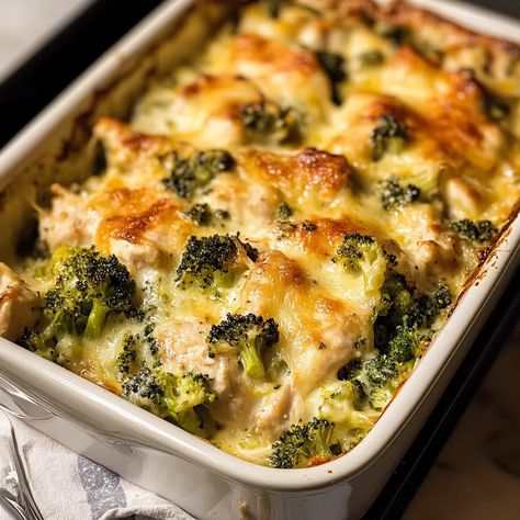 Chicken Broccoli Bake Recipe - janarecipes.com Chicken And Broccoli Recipes Healthy, Family Dinners Easy, Chicken Brocoli, Brócoli Recipes, Chicken And Broccoli Bake, Creamy Chicken Bake, Chicken Broccoli Bake, Broccoli Recipes Healthy, Chicken With Broccoli