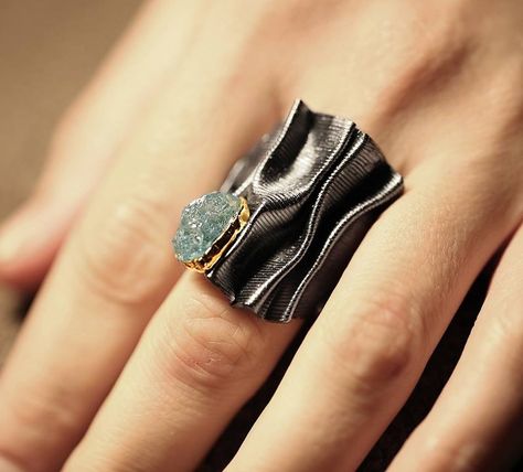 Wax Carved Ring, German Kabirski, Jewelry Booth, Fold Forming, Jewelry Wax, Artsy Jewelry, Wax Ring, Contemporary Jewelry Design, Carved Ring