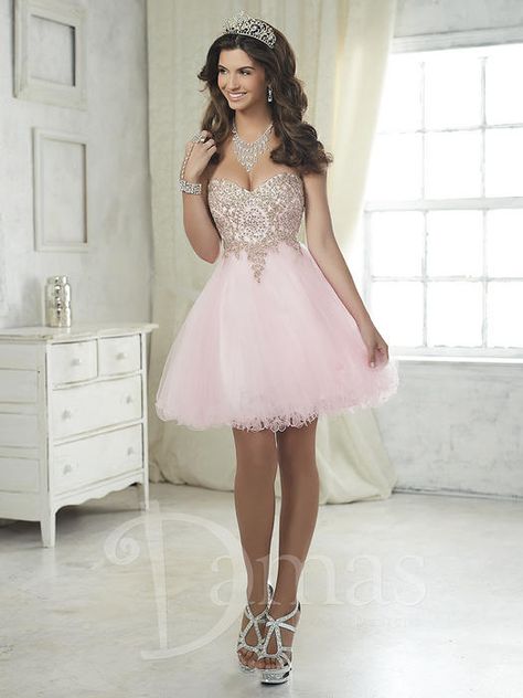 undefined Sweet 16 Dresses Pink, Damas Dresses For Quince, Rose Gold Quinceanera Dresses, Damas Dresses, Pink Quince, Quinceanera Dresses Gold, Dama Dresses, Quince Dress, Outfit Pink