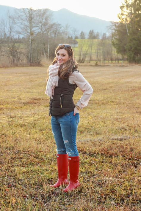 Hunting Outfits For Women, Rainwear Boots, Hunting Outfits, Riding Boot Outfits, Rubber Boots Fashion, Wellie Boots, High Heel Boots Outfit, Cute Rain Boots, Hunter Boots Outfit