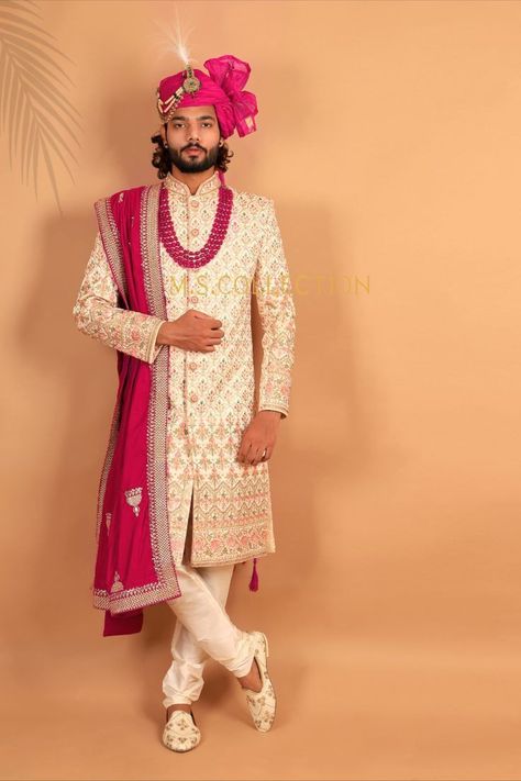 Cupale Pose, Dulha Photo, Groom Stills, Groom Turban, Haldi Ceremony Outfit, Sherwani For Men Wedding, Indian Bride Photography Poses, Wedding Kurta For Men, Groom Dress Men