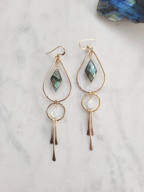 Labradorite and Moonstone Fringe Earrings - Faire Layered Earrings Aesthetic, Diy Hoop Earrings, October Jewelry, Wire Earrings Handmade, Boho Jewelry Diy, Boho Wedding Jewelry, Raw Stone Earring, Yellowish Green, Beaded Earrings Diy