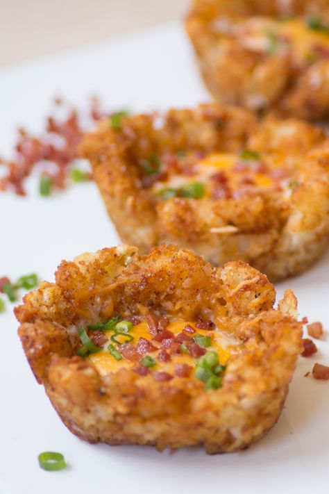 Tater Tot Potato Skins Tater Tot Appetizers, Tater Tot Recipes, Muffins Breakfast, Potato Bites, Tater Tots, Potato Skins, Football Food, Breakfast Muffins, Potato Dishes