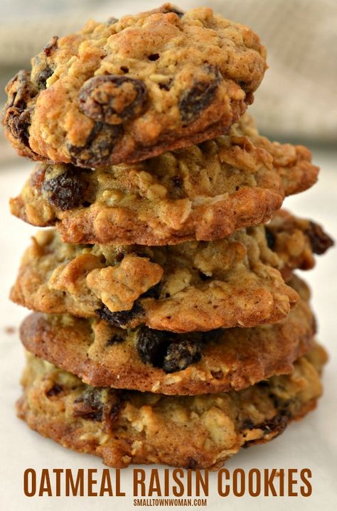 Oatmeal Cookies Raisin, Recipes Using Oatmeal, Oatmeal Christmas Cookies, Raisin Cookies Soft, Cookies Raisin, Pecan Chewies, Oatmeal Cookies Recipes, Cookies With Oatmeal, Chewy Oatmeal Cookies Recipe