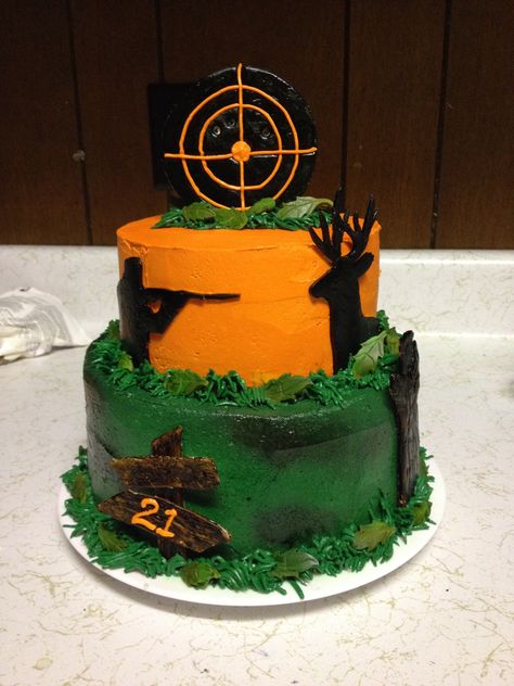 Hunting cake Hunting Birthday Cakes, Deer Hunting Birthday, Fish Cake Birthday, Hunting Cake, Mansfield Ohio, Make Birthday Cake, Hunting Birthday, Western Themed Wedding, Making Cakes