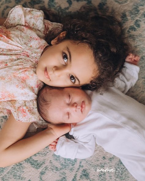 Big sister and newborn baby brother lye on the carpet looking up at the camera for a photoshoot at home  #dubainewbornphotoshoot #dubainewbornphotographer #emmastaplesphotography Newborn And Sister Photoshoot, Newborn Brother And Big Sister, Big Sister With Newborn, Newborn And Big Sister Photography, Newborn And Sibling Photo Ideas Outdoor, Big Sister Newborn Brother Pictures, Newborn Family Photos Older Sibling, 2 Under 2 Pictures, Newborn With Brother Photography