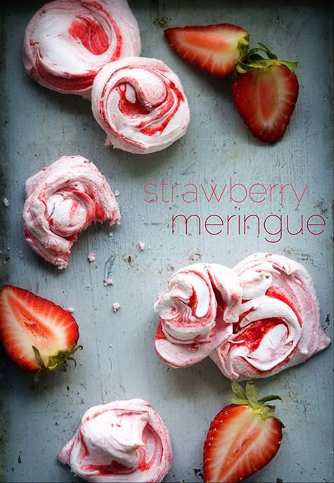 Strawberry Meringues | BHG Delish Dish Strawberry Meringue, Raspberry Meringue, Meringue Cookie Recipe, Meringue Recipe, Meringue Cookies, God Mat, Tea Cakes, Strawberry Recipes, Eat Dessert