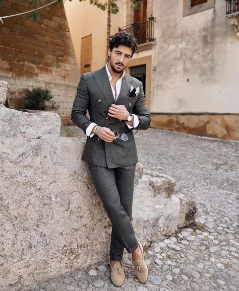 Rowan Row, Italian Style Suit, Elegant Men Style, Euro Fashion, Italian Mens Fashion, Suits And Sneakers, Slim Fit Suit Men, Classy Suits, Italian Suit