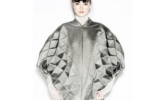 facet Geometric Fashion Design, Sculpture Fashion, Structured Fashion, Architectural Fashion, 3d Structure, Cocoon Jackets, Origami Fashion, Sculptural Fashion, Geometric Fashion