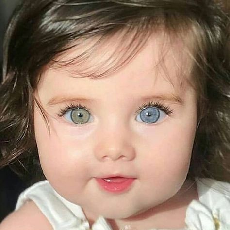 heterochromia… Unusual Girl Names, Heterochromia Eyes, Two Different Colored Eyes, Profile Instagram, Beautiful Eyes Color, Different Colored Eyes, Angel Babies, Baby Lips, Foto Baby