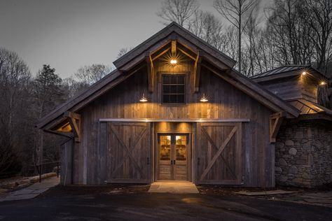 Build Party Barns with Carolina Timberworks Beige Rooms, Timber Frame Barn Homes, Barn Makeover, Timber Frame Garage, Barn Pool, Backyard Barn, Small Barns, Timber Frame Barn, Barn Kits