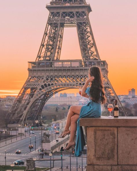 The Eiffel Tower 🗼, and Parisian girl 🇫🇷 and her wine by @lovejadot 🍷. This is a bit cliché, but it’s so true ❤️. And as most Parisian, I… Eiffel Tower Photoshoot, Get Paid To Travel, Paid To Travel, Female Photography, Paris Girl, George Washington Bridge, Paris City, Paris Eiffel Tower, The Eiffel Tower