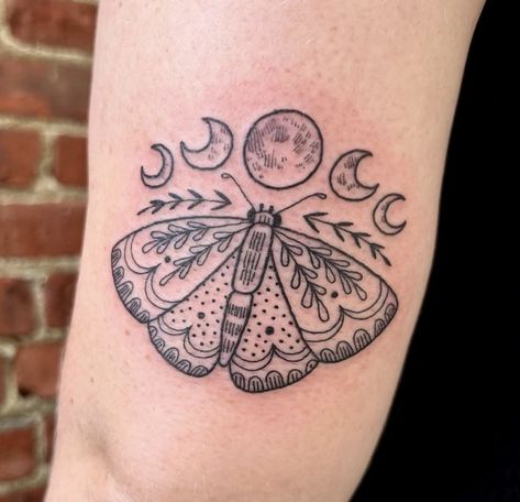 American Traditional Luna Moth, Folk Moth Tattoo, Folk Butterfly Tattoo, Flesh Painting, Moon Moth Tattoo, Chris Kirkpatrick, Different Vibes, Moth Tattoo Design, Tattoo World