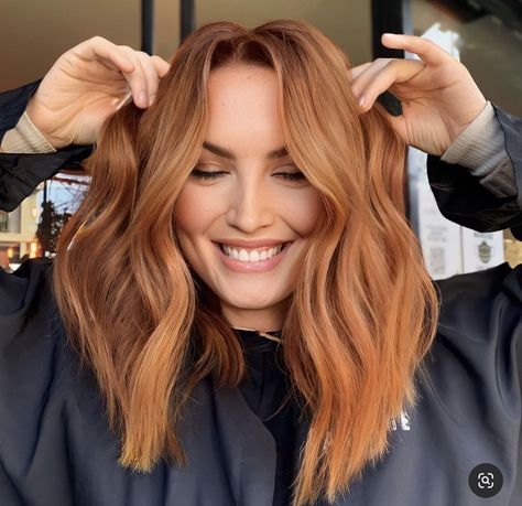 Strawberry Blonde From Brunette, Blonde Hair To Copper Hair, Vibrant Natural Red Hair, Ginger Hair 2023, Red Hair With Fair Skin, Carmel Red Hair Color, Auburn And Blonde Hair Color, Copper Hair Balayage Blonde, Light Ginger Balayage