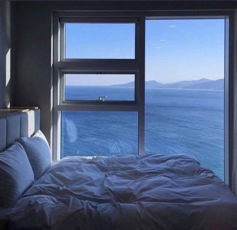 Beach View Room, Sea View Bedroom, Windows View, City Bedroom, Malibu Beach House, Welcome To My House, Big Beds, Big Windows, Minimalist Room