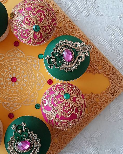 Farhana Begum on Instagram: “Sneaky peek of another mehndi cupcake platter that went out for Daksha's mehndi…” Dholki Cupcakes, Mehndi Cupcakes, Mehndi Plates Decoration Pakistani, Mehndi Plates Ideas Pakistani, Carwa Choth Mehndi, Cupcake Platter, Going Out, Cupcake, On Instagram