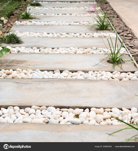 Landscaping modern simple stone pathway in garden decoration with white and brown pebbles Cheap Easy Diy Home Improvements, Pathway In Garden, Landscaping Modern, Diy Pathway, Rock Pathway, Easy Diy Home Improvement, Easy Home Improvement Projects, Outdoor Walkway, Easy Home Improvement