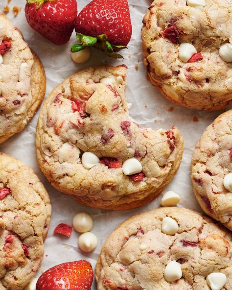 Strawberries and Cream Cookies bake up golden brown and are loaded with freeze dried strawberries (they pack in a ton of strawberry flavor) and white chocolate chips! Pretty, pink, and sure to please, these cookies will quickly become a family favorite. No cookie dough chilling required! Strawberry Cookie Recipe, Strawberry White Chocolate, Chocolate Fudge Cookies, Cookie Bowls, Baker By Nature, White Chocolate Strawberries, Fudge Cookies, Cream Cookies, White Chocolate Cookies