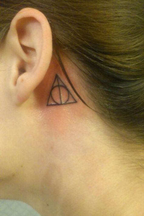 Behind The Ear Tattoo, Potter Tattoo, Harry Potter Tattoo, The Ear, Deathly Hallows, Tattoo Inspo, Deathly Hallows Tattoo, Ear Tattoo, Behind Ear Tattoo