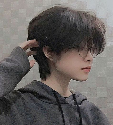 Shortish Hair, Tomboy Haircut, Layered Haircuts For Women, Haircut Wavy, Short Hair Tomboy, Really Short Hair, Long Wolfcut Haircut, Asian Short Hair, Hair Inspiration Short