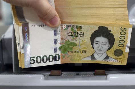 Save money!  (via Jill in Korea) Korean Money, Girlfriend Trips, Be With You Movie, New Technology Gadgets, Win Money, Korea Travel, Money And Happiness, Money Gift, Money Maker