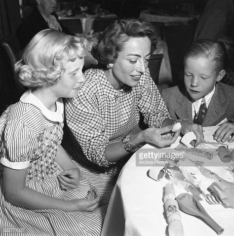 Christina, Joan and Christopher Crawford Joan Crawford Children, Old Hollywood Actresses, Family Stock Photo, Faye Dunaway, Mommy Dearest, Photo Stock Images, Joan Crawford, Golden Age Of Hollywood, Vintage Easter