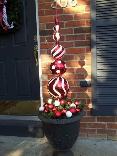 Consider this with in other colors for front porch Christmas decor Candy Cane Wreaths, Candy Cane Christmas Decorations, Christmas Topiary, Potted Christmas Trees, Front Door Christmas Decorations, Christmas Front Porch, Christmas Front Doors, Candy Cane Christmas, Christmas Porch Decor