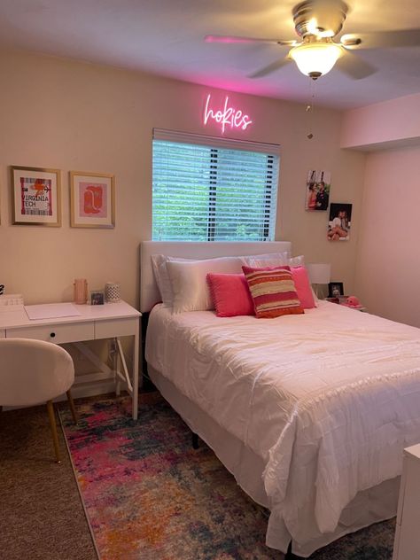 White Orange Pink Bedroom, Hot Pink Orange And Blue Bedroom, Orange Pink Room Aesthetic, Pink White And Orange Bedroom, Pink And Orange Apartment Decor, Orange And Pink Aesthetic Room, Pink And Orange Dorm Room Ideas, Small Preppy Room, Pink And Orange Bedroom Aesthetic