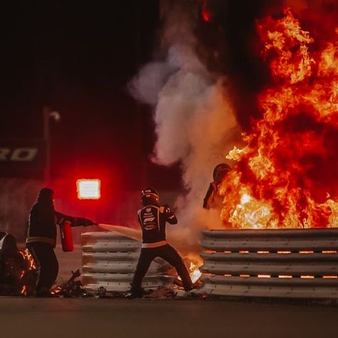 F1 Crash, Lewis Hamilton Wins, Bahrain Grand Prix, F1 Wallpaper Hd, Formula 1 Car Racing, Dirty Air, Motorsport Photography, Formula 1 Car, Michael Schumacher