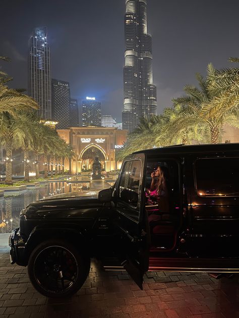 Mercedes G wagon in Dubai with woman putting on makeup #lifestyle #luxury #luxurylife #luxuryplace #dubai #mercedes #mercedesbenz Nfl Wife, Luxury Cars For Women, Car For Women, Cars For Women, Mercedes Cars, Mercedes G63, Luxury Cars Audi, Cars Mercedes, Dubai Aesthetic