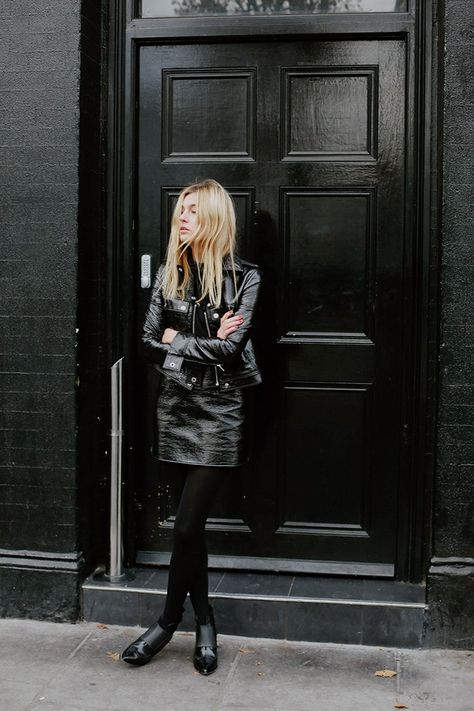 Parisian Grunge, French Influencers, Camille Charriere Style, Mode Style Anglais, Winter Moodboard, Camille Charriere, English Fashion, French English, Over 50 Womens Fashion