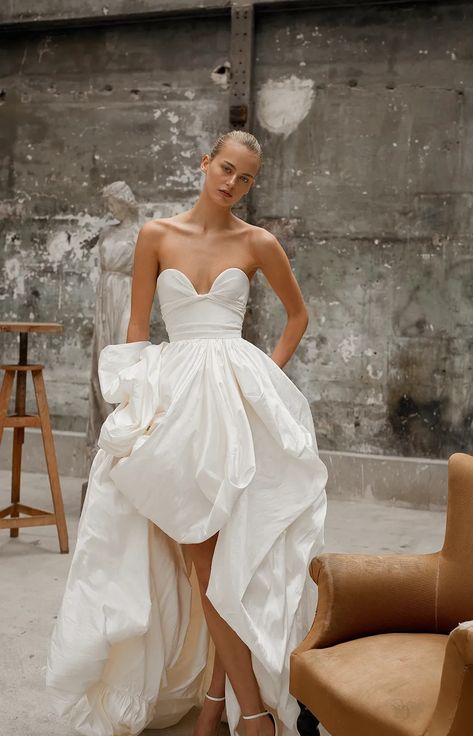 Dana Harel Wedding Dresses: Bridal Collections by Season Dana Harel, Wedding Dress Prices, Wedding Lookbook, Couture Bridal Gowns, Elle Dress, Special Dress, Designer Bridesmaid Dresses, Dress Luxury, Bubble Skirt