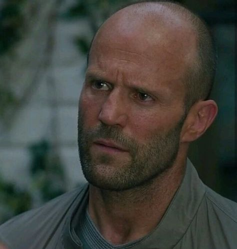 Deckard Shaw pensive and serious in Fast & Furious Deckard Shaw, Jason Statham Movies, Frank Martin, Furious 7, Best Profile Pictures, Fast Furious, The Furious, Jason Statham, The Expendables