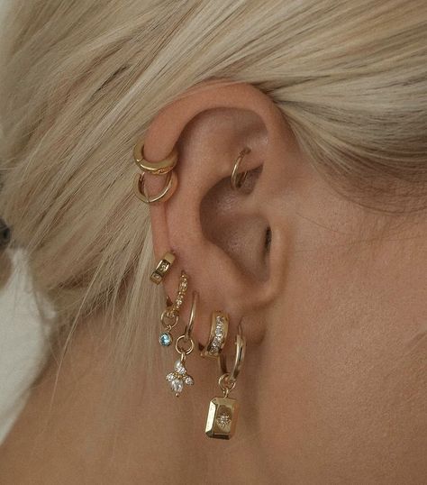 Names Of Different Piercings, Layered Ear Piercings, Earring Stack Inspo Gold, 4 Earring Stack, Aesthetic Earring Stack, Stacked Helix Piercings, Summer Earring Stack, Ear Stacks Gold, Ear With Lots Of Piercings