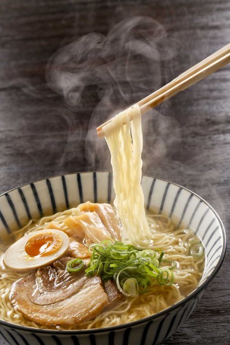 Tonkatsu Ramen, Japan Street Food, Food Photography Composition, Japanese Food Traditional, Asian Soup, Japanese Dishes, Idee Pasto Sano, Japan Food, Pretty Food