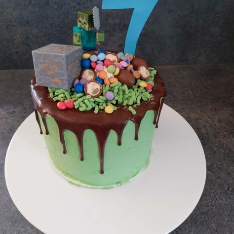 Torte für echte minecraft Fans! #torteninspo #torte #tortendekorieren #cake #themecake #customcakes #dripcake #superstreusel #minecraft #gamer Themed Cake Ideas, Game Themed Party, Party For Wedding, Gaming Cake, Playstation Party, Pokemon A, Video Game Cakes, Game Room Kids, Gamer Birthday