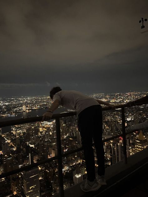 City Aesthetic People, Simple Life Aesthetic City, New York Rooftop Aesthetic, City Guy Aesthetic, Nyc Boy Aesthetic, Night Boy Aesthetic, City Rooftop Aesthetic Night, Rich City Aesthetic, New York Boy Aesthetic