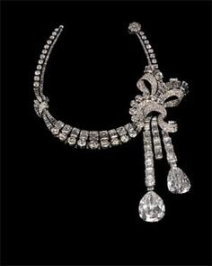 Van Cleef and Arpels - Platinum and Diamonds - 1930s Royal Crown Jewels, Van Cleef And Arpels Jewelry, Exotic Jewelry, Van Cleef And Arpels, Diamond Jewelry Necklace, Diamond Necklaces, Vintage Necklaces, Royal Jewels, Princesa Diana