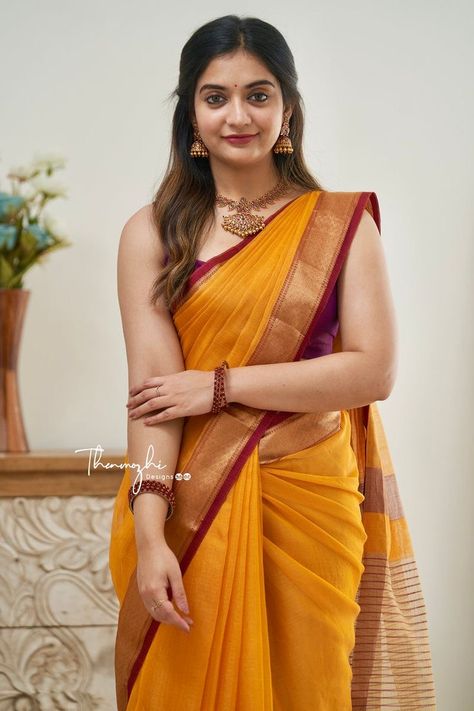 Saree Styles Traditional, Saree Wearing Styles, Simple Saree Designs, New Saree Blouse Designs, Fashionable Saree Blouse Designs, Saree Poses, Simple Sarees, Half Saree Designs, Indian Fashion Saree