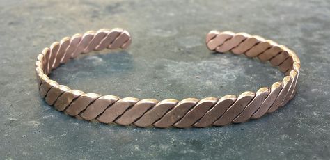 Twisted copper wire bracelet Cooper Jewelry Handmade, Copper Wire Bracelet, Handmade Copper Bracelet, Cold Connections, Wire Projects, Cool Rings For Men, Wire Sculptures, Jewellery Bracelets, Metal Smithing