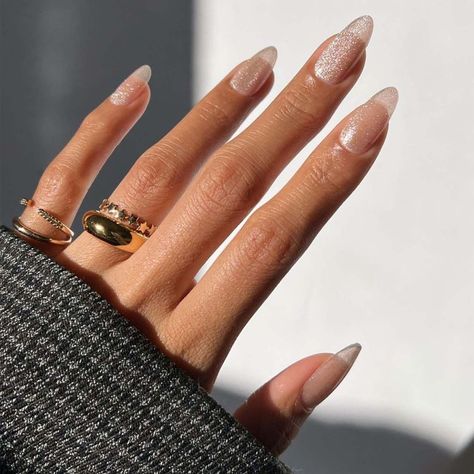 The "Naked Glitter" Mani Trend Is Like Sparkly Nails for Grown Ups Subtle Nail Art, Pedicure Ideas, Velvet Nails, Glitter Manicure, Celebrity Nails, Nude Nail Designs, Subtle Nails, Glamour Uk, Nail Art Wedding