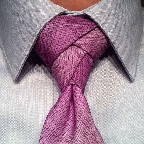 Learning How To Tie The Eldredge Knot is a step towards the metaphorical stylistic edge. A way of leaping out of your comfort zone, and trying something truly unique and different. In this blog post, we will cover How To Tie The Eldredge Knot, in addition to discussing the history of the knot and when it is appropriate to wear one! #tieknots Eldridge Knot, Different Tie Knots, Eldredge Knot, Tie Knots Men, Tie A Necktie, Neck Tie Knots, Tie Men, Gentleman Style, Tie Knots