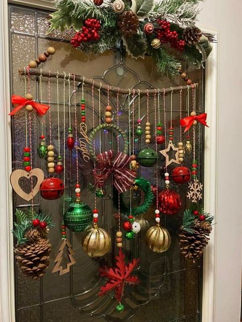 Christmas Theme Home Decor, Ornament Wall Hanging, Ornament Display Craft Show Diy, Crafts With Christmas Balls, Hang Ornaments Without Tree, Christmas Wall Decorations Diy, Diy Bird Cage Decoration, Crazy Christmas Decorations, Christmas Decor Ideas Diy Outdoor