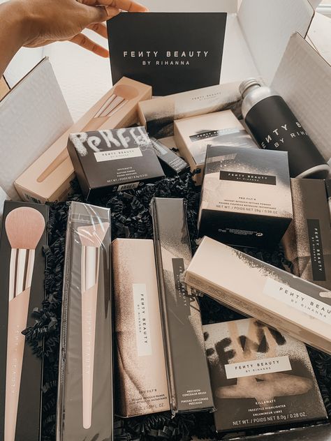 Influencer Pr Packages Aesthetic, Makeup Pr Packages, Pr Packages Aesthetic Boxes, Pr Box Influencer, Fenty Beauty Aesthetic, Pr Packages Aesthetic Makeup, Fenty Beauty Pr Package, 2024 Loading, Aesthetic Influencer