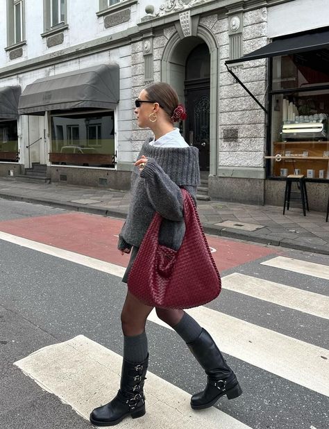 Nyc Core, Biker Boots Outfit, Casual Dinner Outfit Summer, Dinner Outfit Fall, Dinner Outfit Casual, 6th Form, Inspo Fits, Winter Boots Outfits, Skirt Outfits Fall