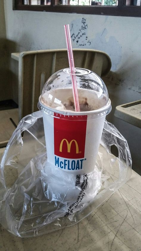 mcfloat || coke || school || drink Coke Float Mcdonalds, Coke Float Aesthetic, Coke Float Jollibee, Mcdonald's Aesthetic, Coke Float, Art Themes, Float, My Favorite, Drinks